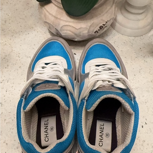 CHANEL Turquoise & Black Sneakers 👟 - Picture 5 of 8